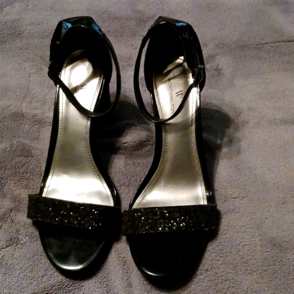 Black ankle strap 3.5 in sandle heels with crystals on toe strap and heel.